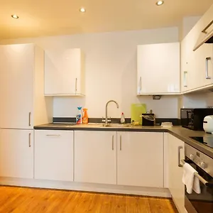 https://lovely-room-in-modern-apartment.brighton-hotels-england.com